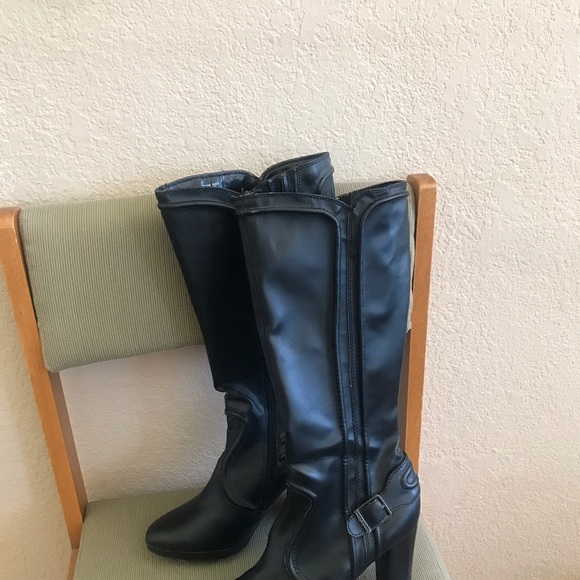 Fashion boots add 6 inches to your height - Picture 4 of 5